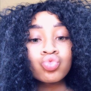 Meet your Posher, Kayla